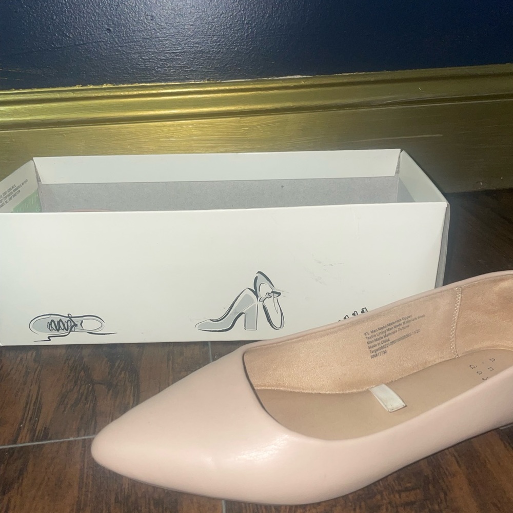 Tan flats!! In great condition!